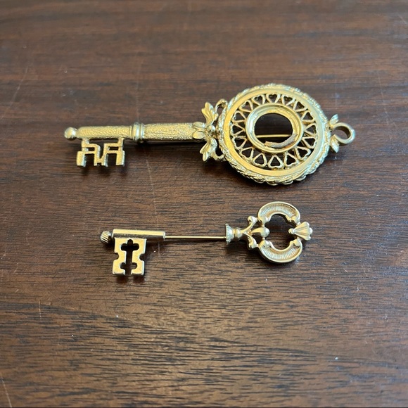 Vintage Goldtone Key Brooches Set of 2